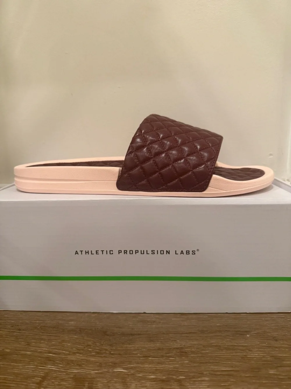 APL Men’s Lusso Burgundy Quilted Slide Sandals Size 11 New in‎ Box